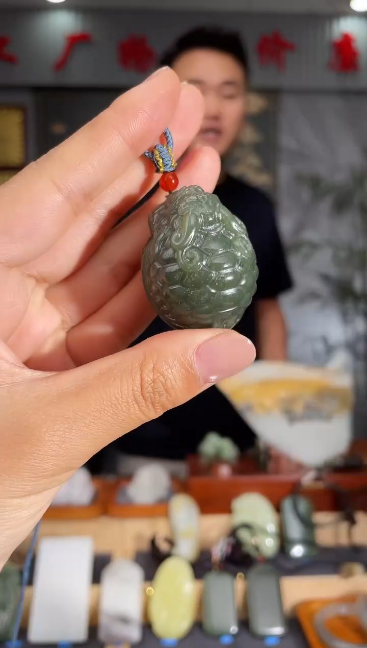 和田玉未镶嵌颈饰1