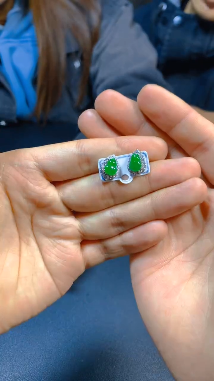 【闪购商品】翡翠耳饰未镶嵌0112314587