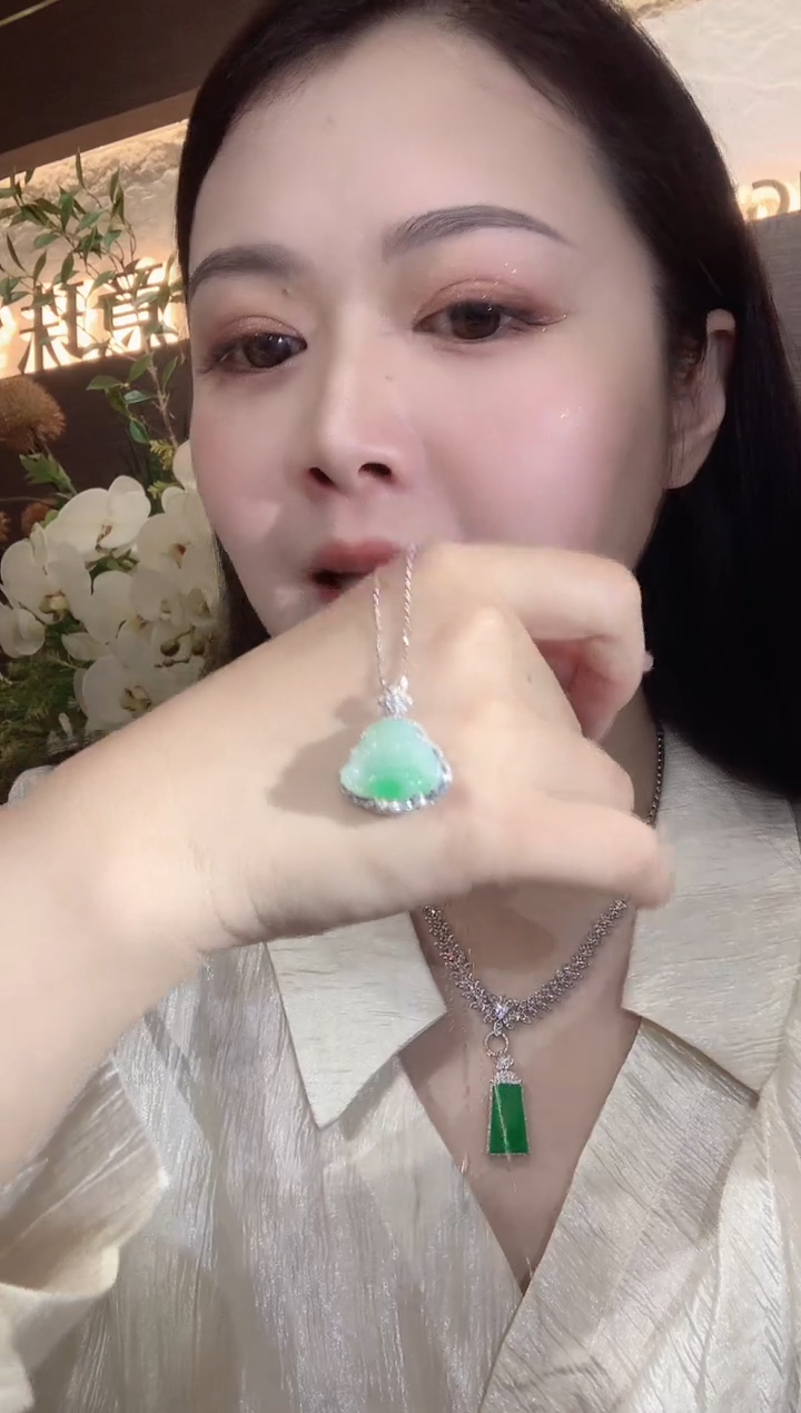 吊坠(不含链)18K金镶嵌翡翠A15