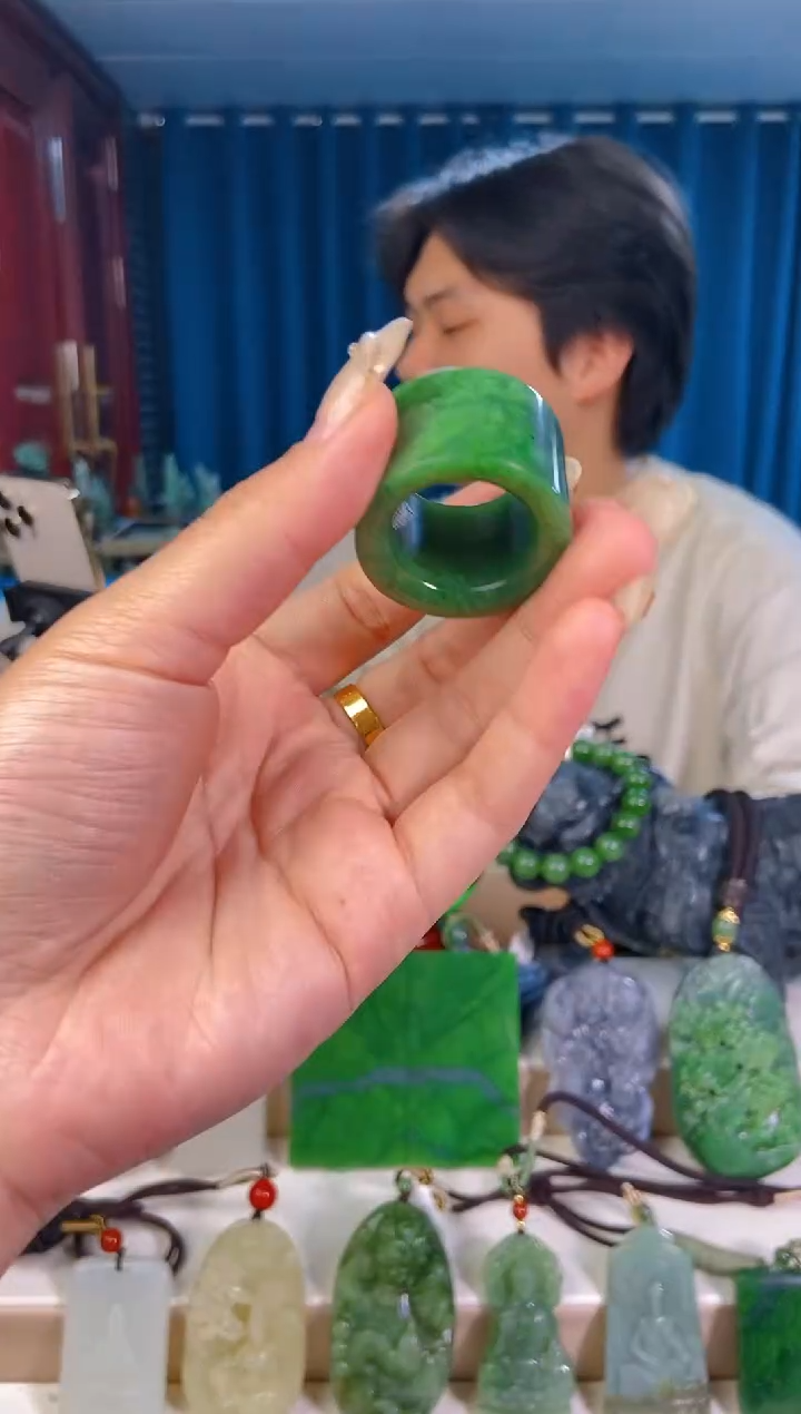 和田玉未镶嵌颈饰1