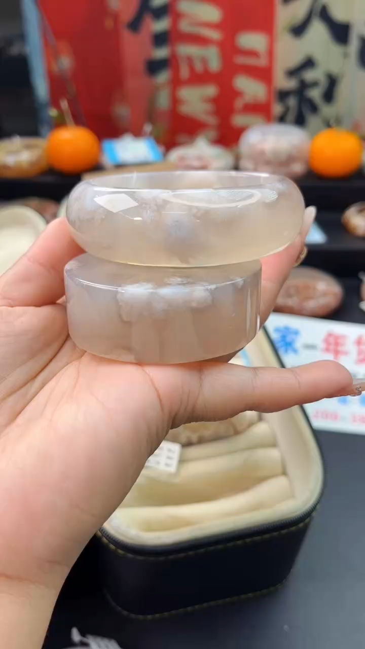 【闪购商品】石英质玉手镯未镶嵌赠送镯心（62圈口）