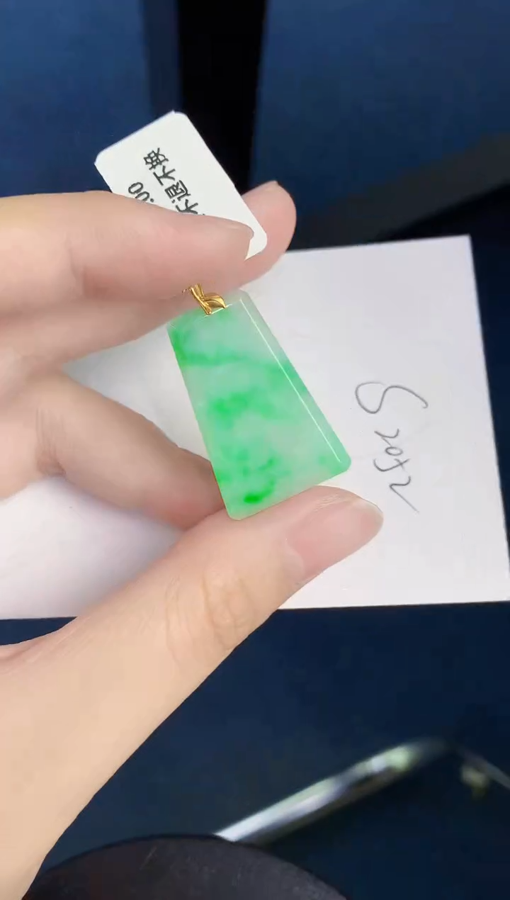 翡翠18K金镶嵌颈饰天然翡翠缅甸A货