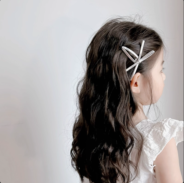 中大童发卡组合盲拍，保底300克，默认微瑕无售后，NO退NO换