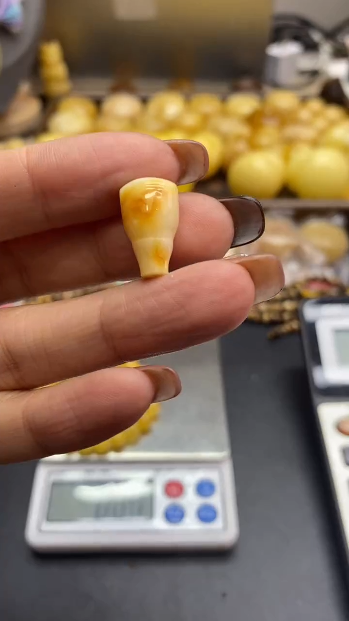 琥珀未镶嵌珠宝奇石1399