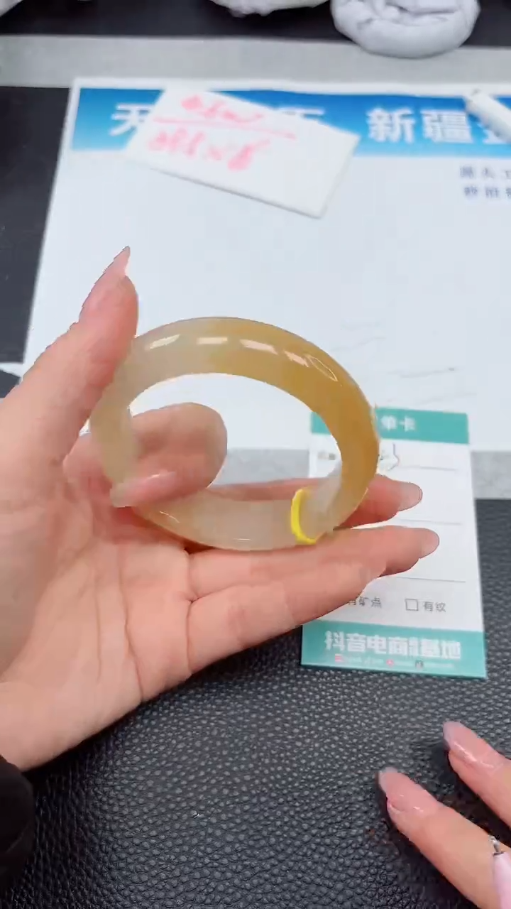 【闪购商品】石英质玉手镯未镶嵌A623