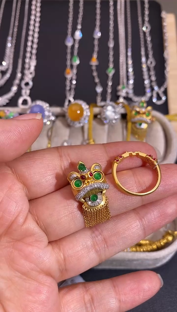 18K金镶嵌戒指翡翠两用款戒指