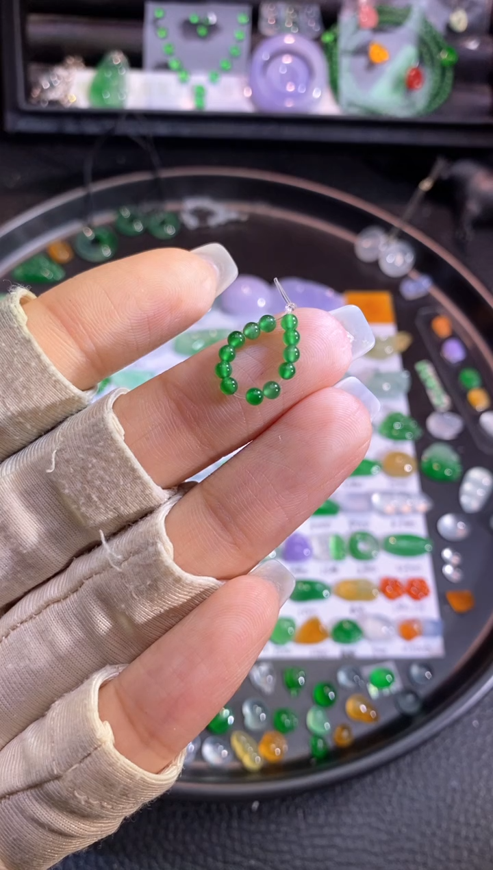 翡翠挂件未镶嵌珠串