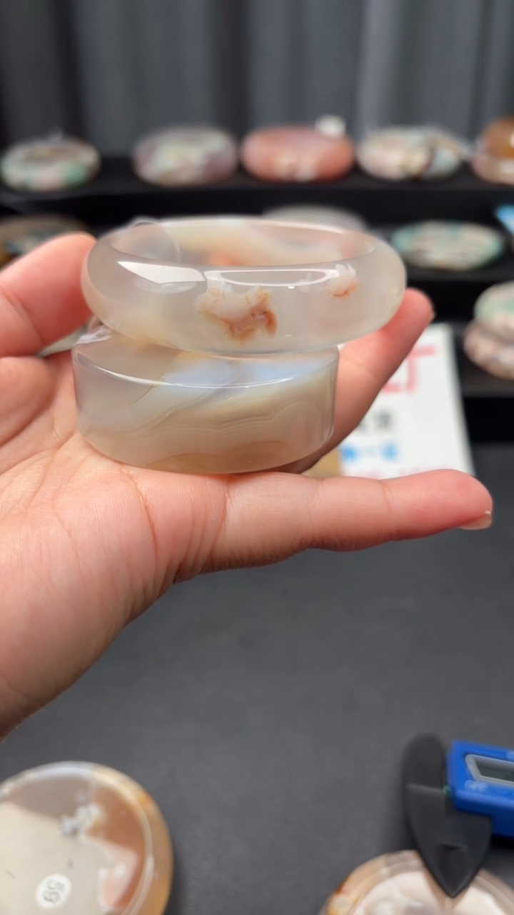 未镶嵌手镯石英质玉（56圈口）赠送镯心 无证书