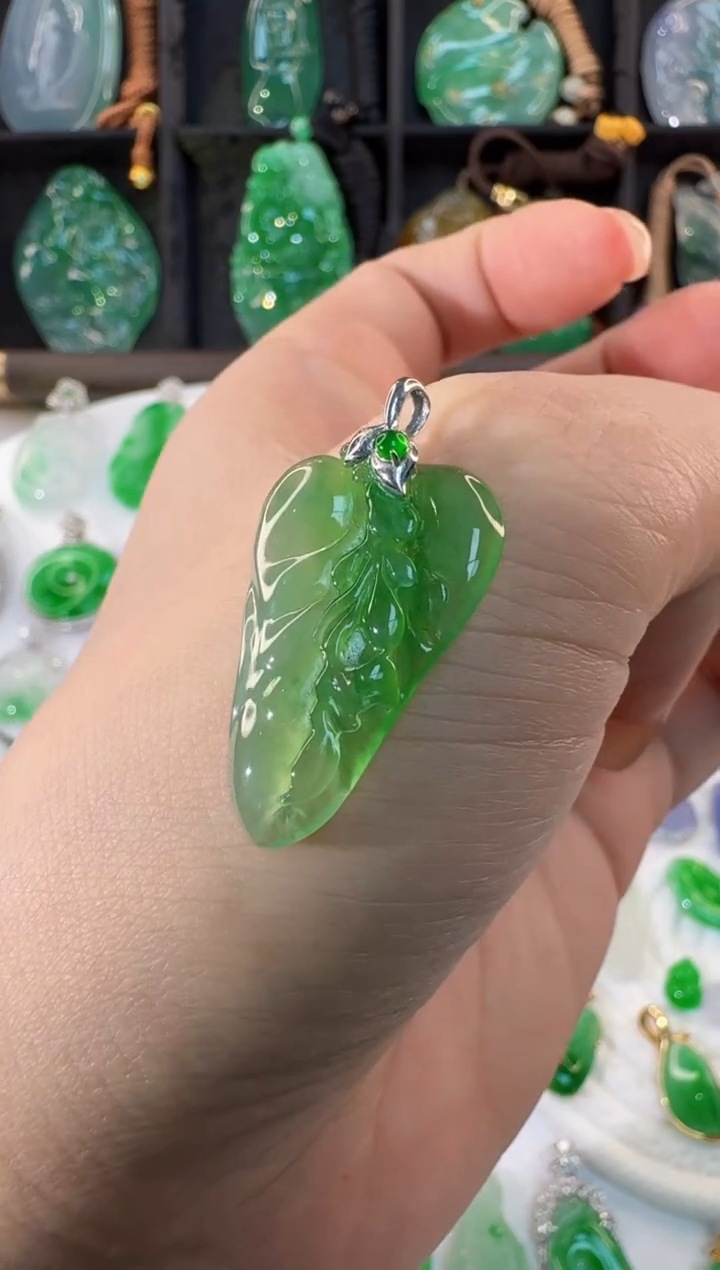 颈饰18K金镶嵌翡翠缅甸A货翡翠