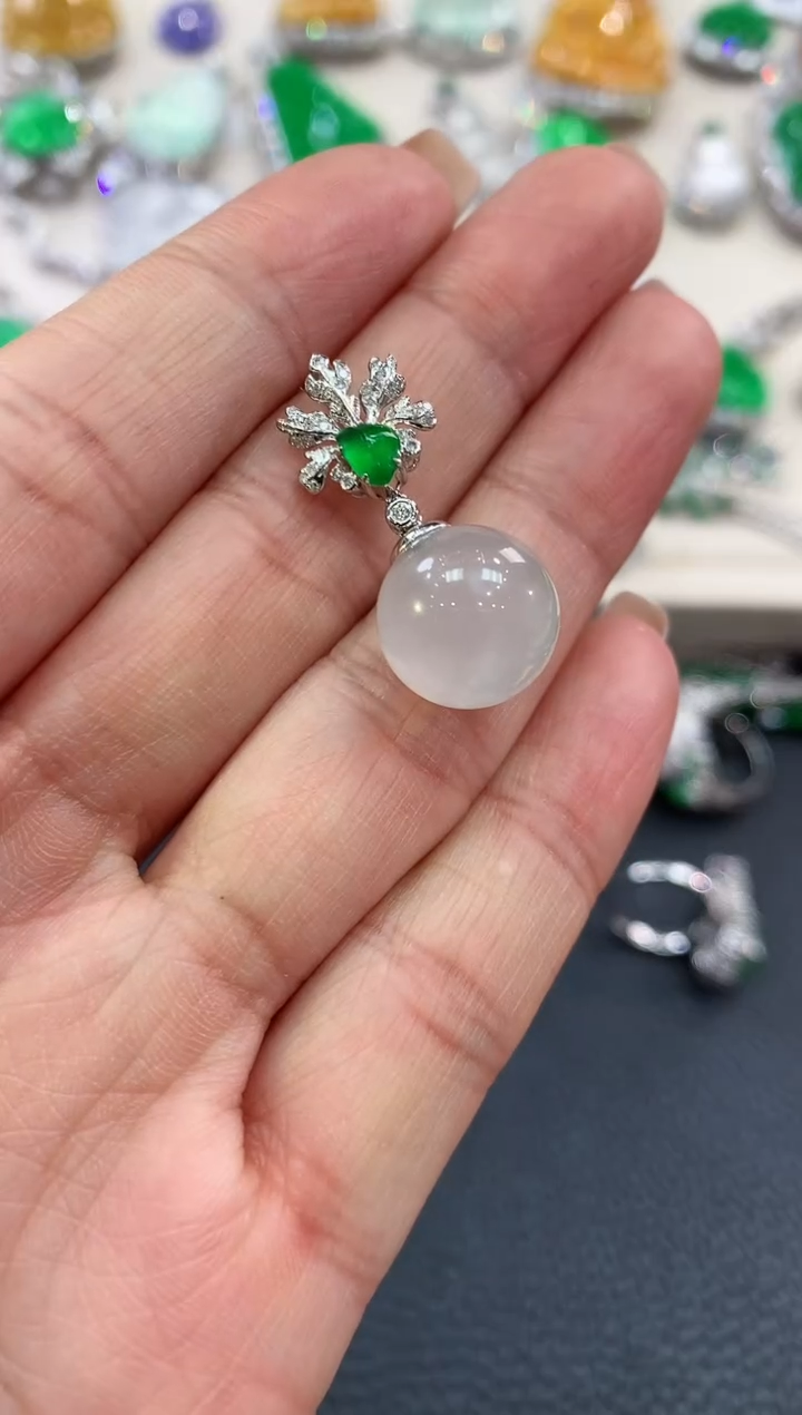 【闪购商品】翡翠吊坠(不含链)18K金镶嵌B59