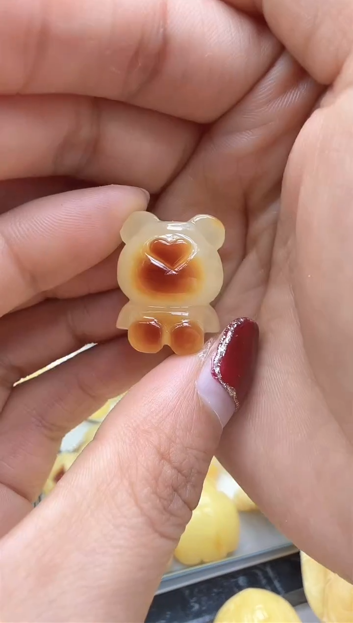 【闪购商品】琥珀裸石未镶嵌小熊