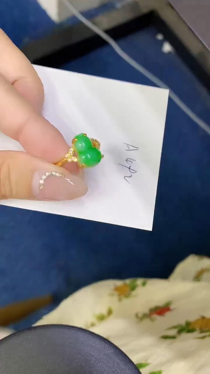 颈饰未镶嵌翡翠缅甸天然翡翠A货