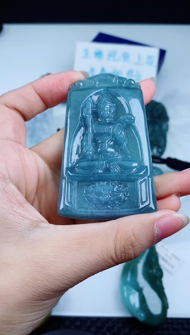 翡翠未镶嵌颈饰1