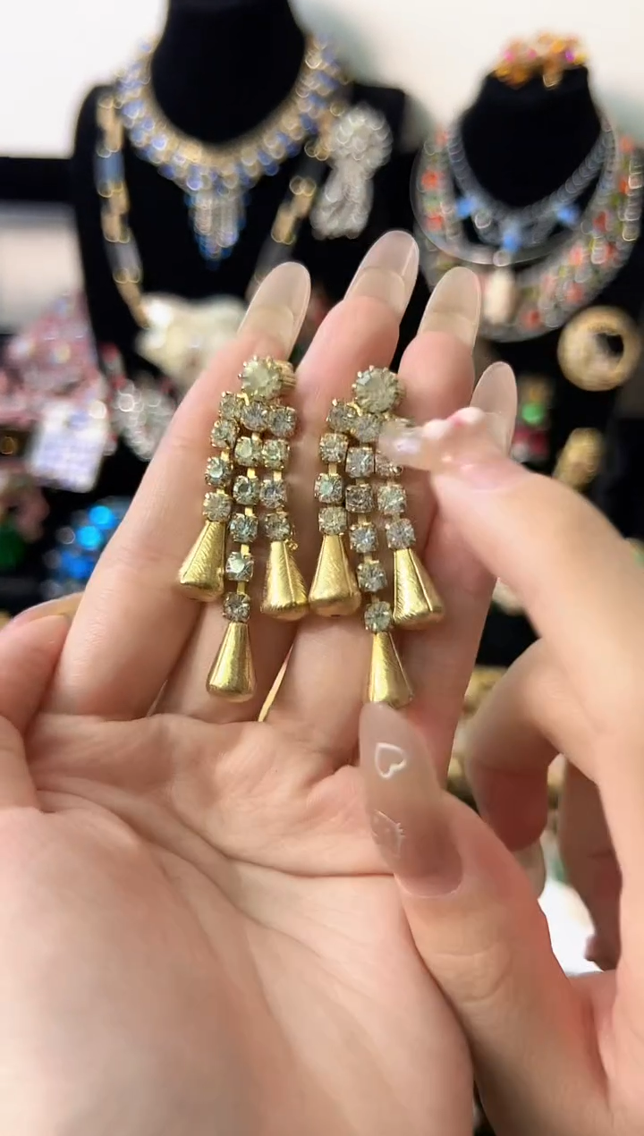 铜合金合成碳硅石莱茵石扫肩设计款耳夹