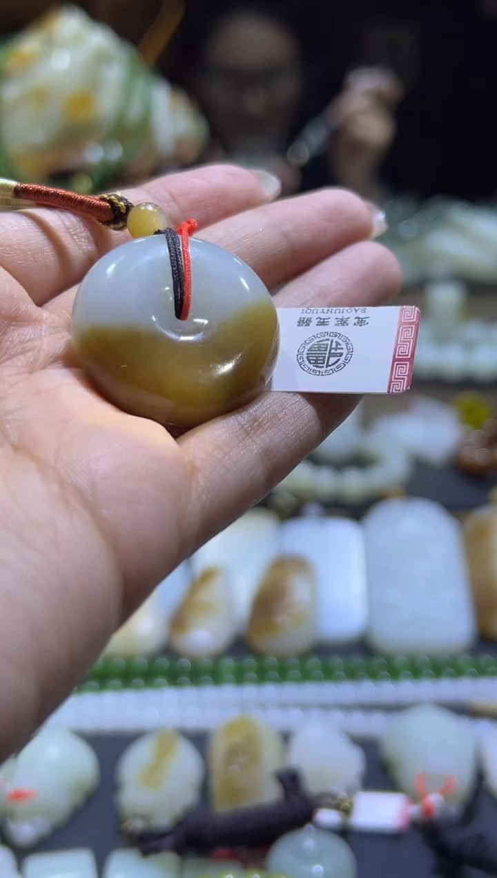 吊坠(赠链)未镶嵌和田玉金山红糖平安扣（产地直发）