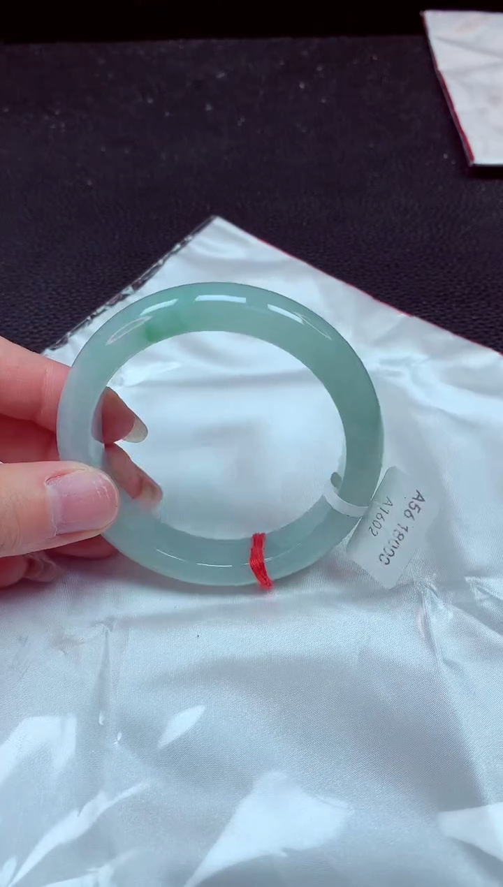【闪购商品】翡翠手镯未镶嵌镯子56+