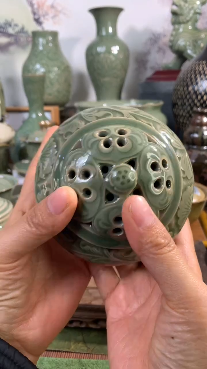 现代刚***好耀州窑瑕品手工刻花熏香炉一只