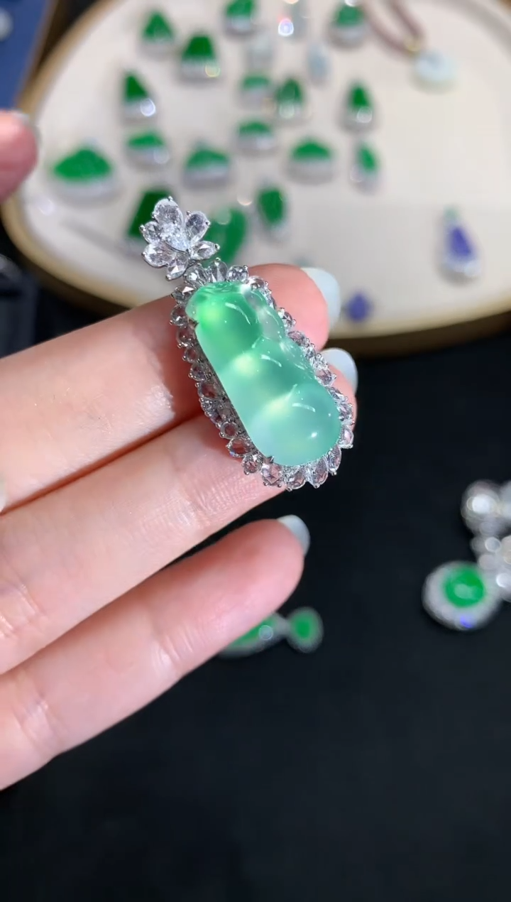 【闪购商品】翡翠吊坠(不含链)18K金镶嵌W363|59999