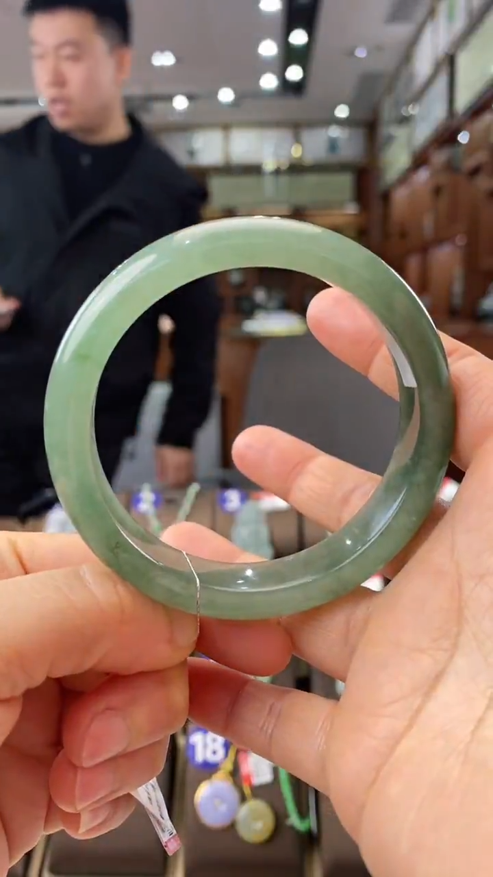 【闪购商品】翡翠手镯未镶嵌58手镯