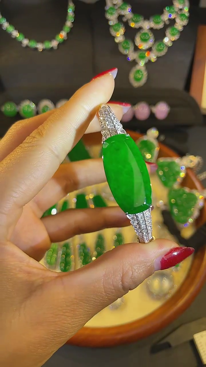 【闪购商品】翡翠颈饰18K金镶嵌手链