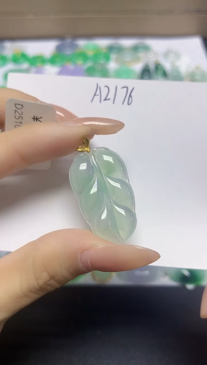 颈饰18K金镶嵌翡翠天然缅甸翡翠A货翡翠百元以上9元证书费自理