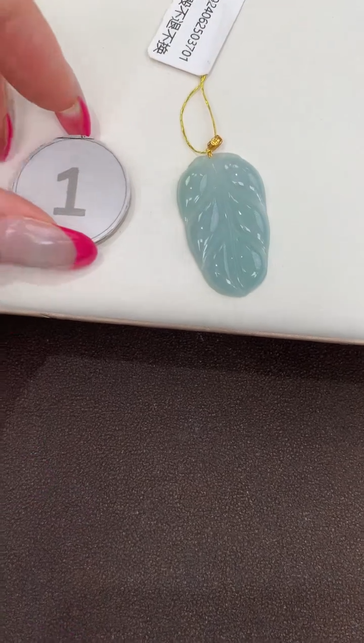 颈饰18K金镶嵌翡翠天然缅甸a货翡翠