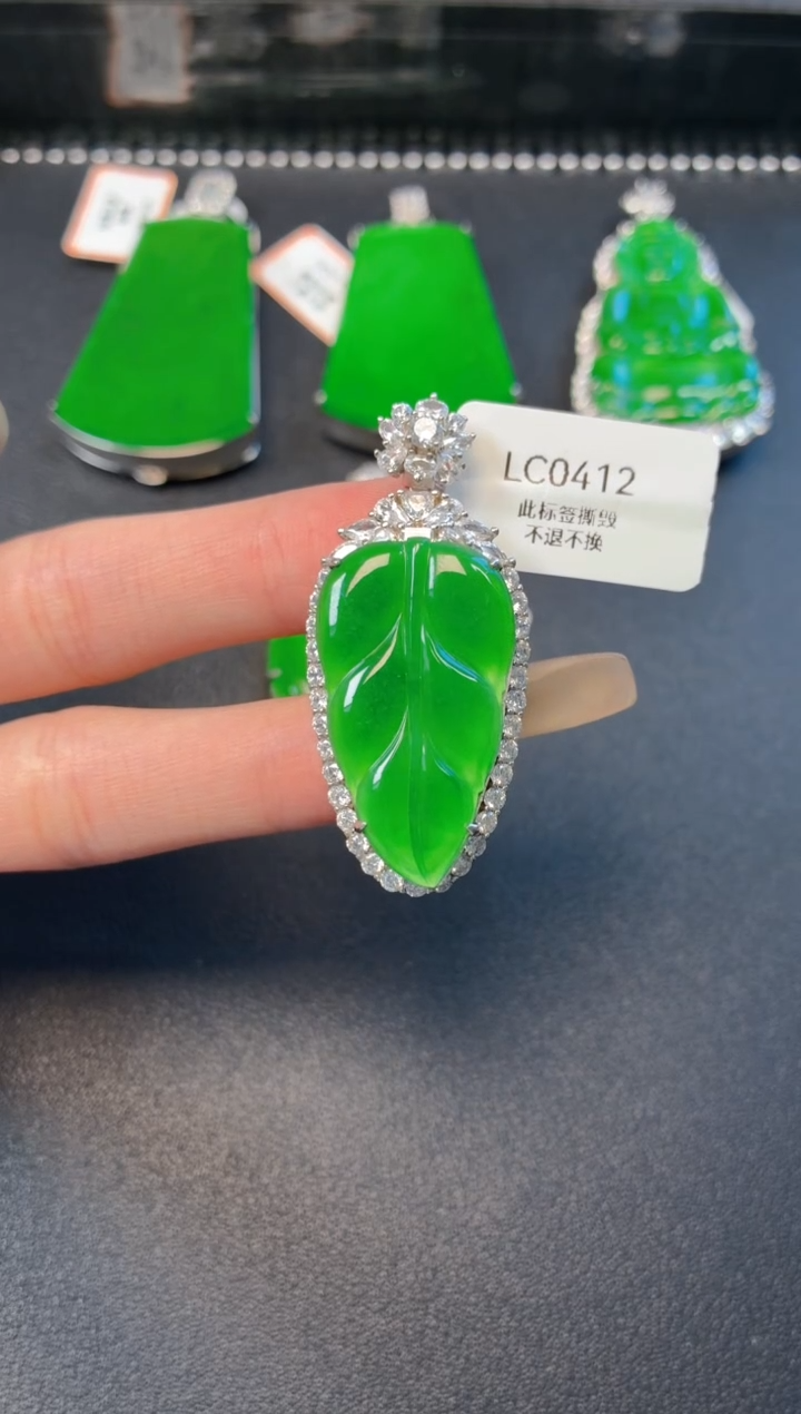 颈饰银S925镶嵌翡翠吊坠