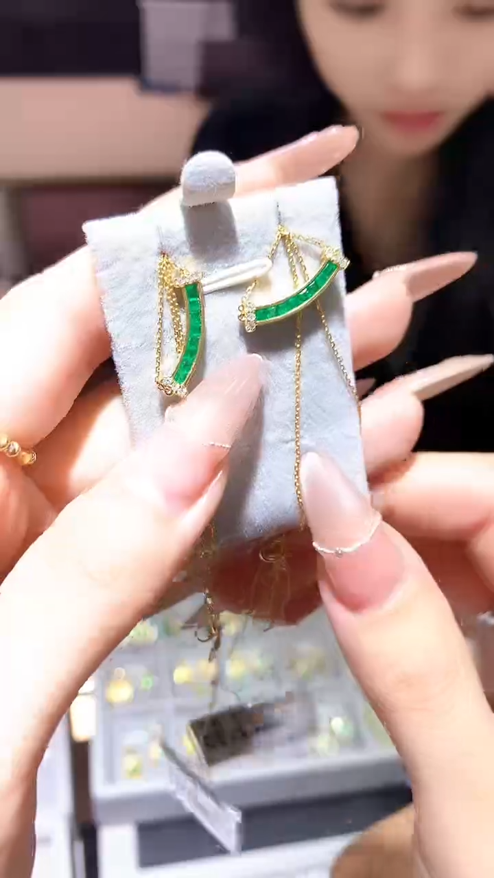 【闪购商品】祖母绿项链18K金镶嵌项链多样性发一