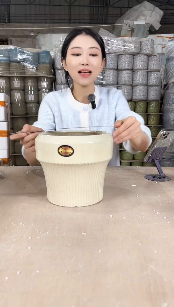 【闪购商品】陶瓷圆口半条纹裂纹米黄中号21x19