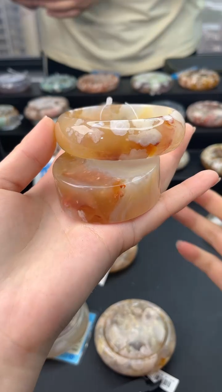 【闪购商品】石英质玉手镯未镶嵌赠送镯心（圈口52