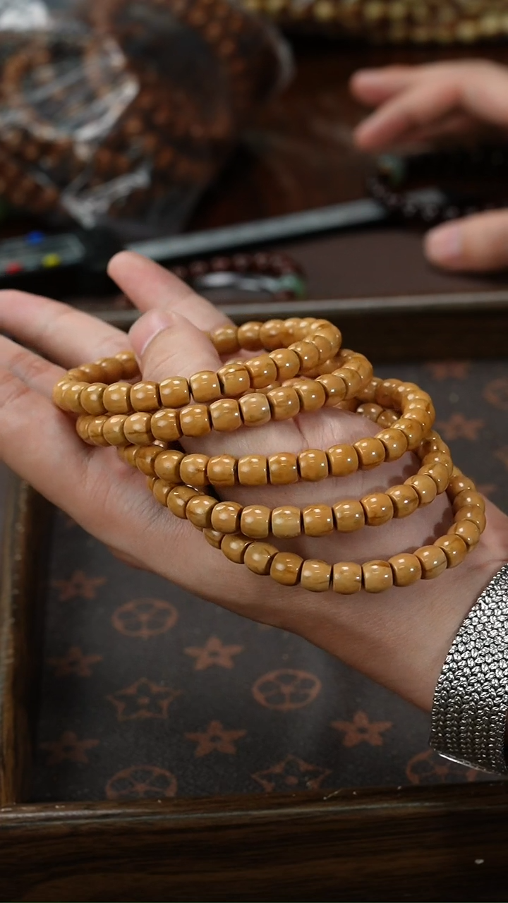 紫金鼠手串6/28福利黄皮微反油实心直切卡8尺寸（重新穿绳子）