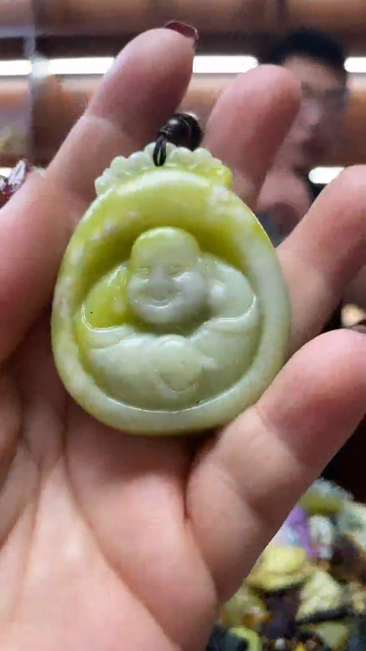 未镶嵌蛇纹石玉吊坠     