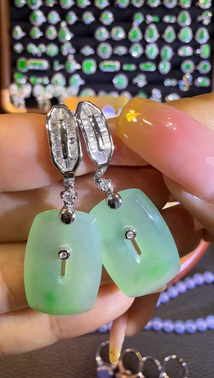 【闪购商品】翡翠耳饰18K金镶嵌满绿方糖