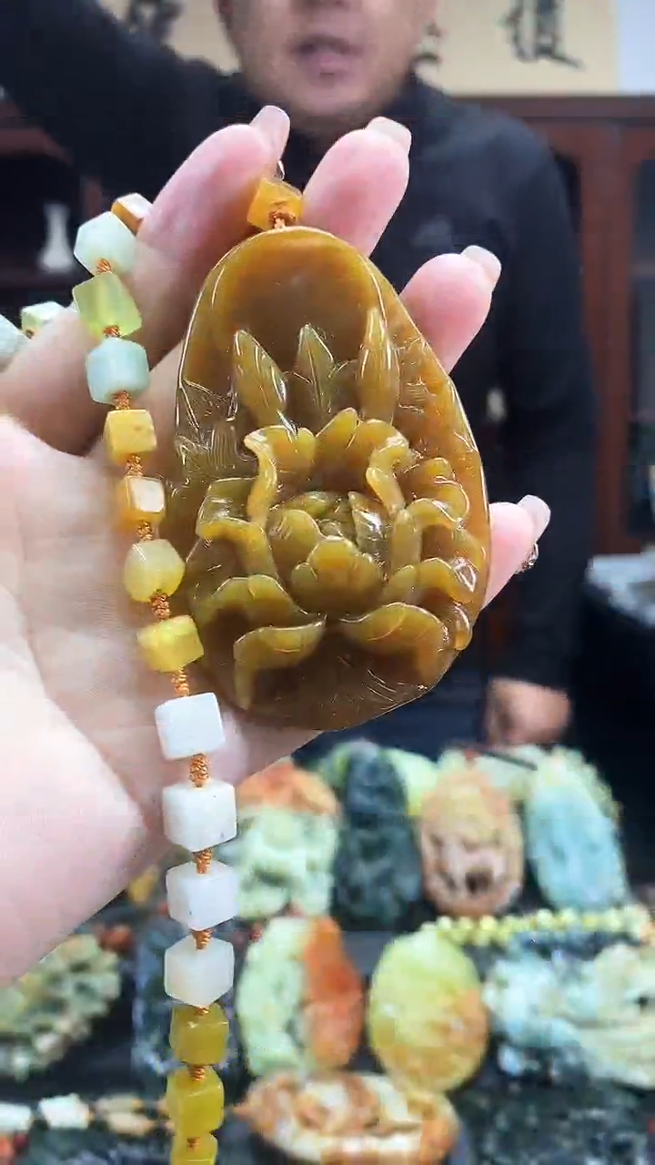 【闪购商品】蛇纹石玉吊坠未镶嵌`