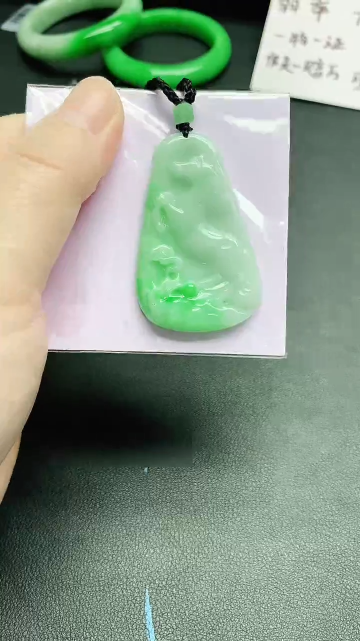 颈饰未镶嵌翡翠z****娜赠礼盒证书