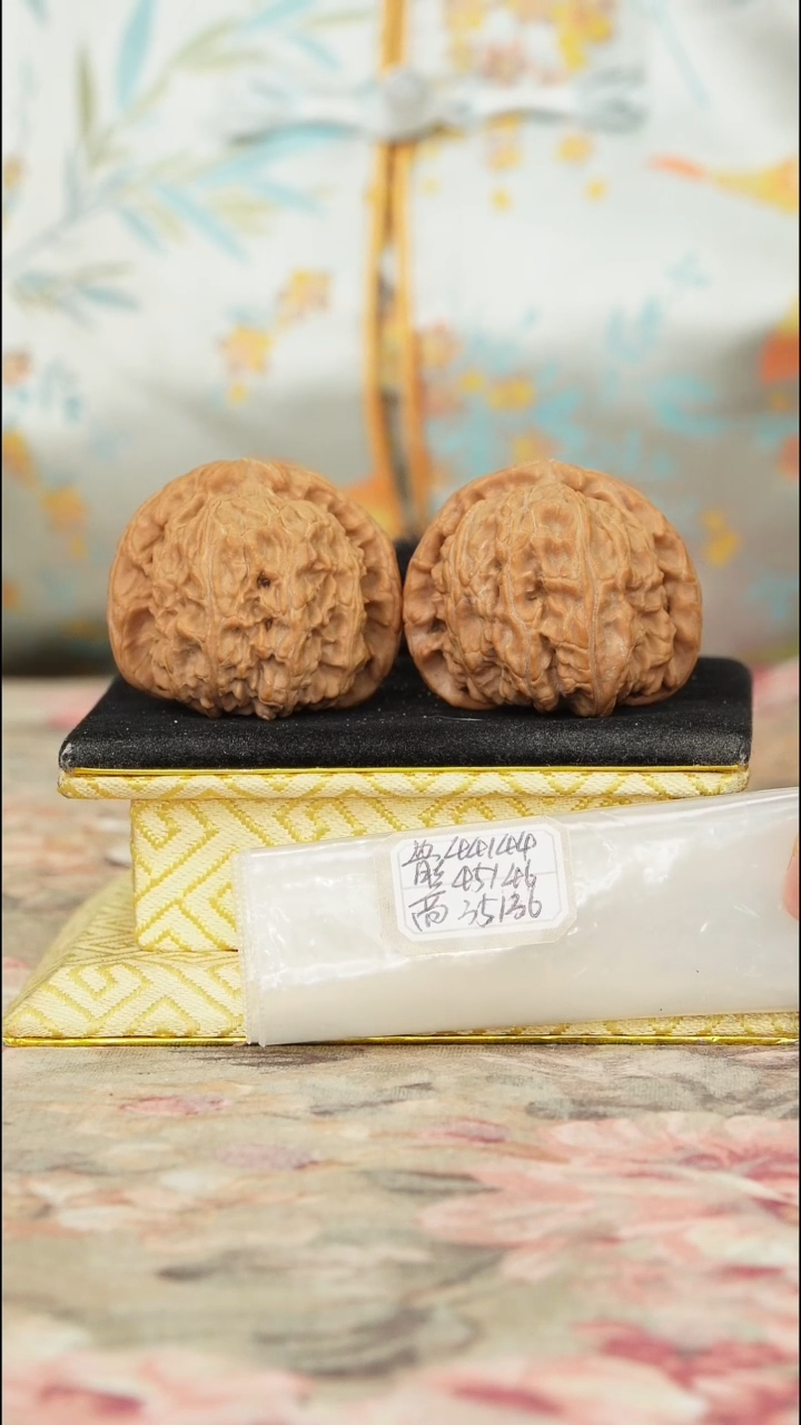 【闪购商品】文玩核桃把件白狮子