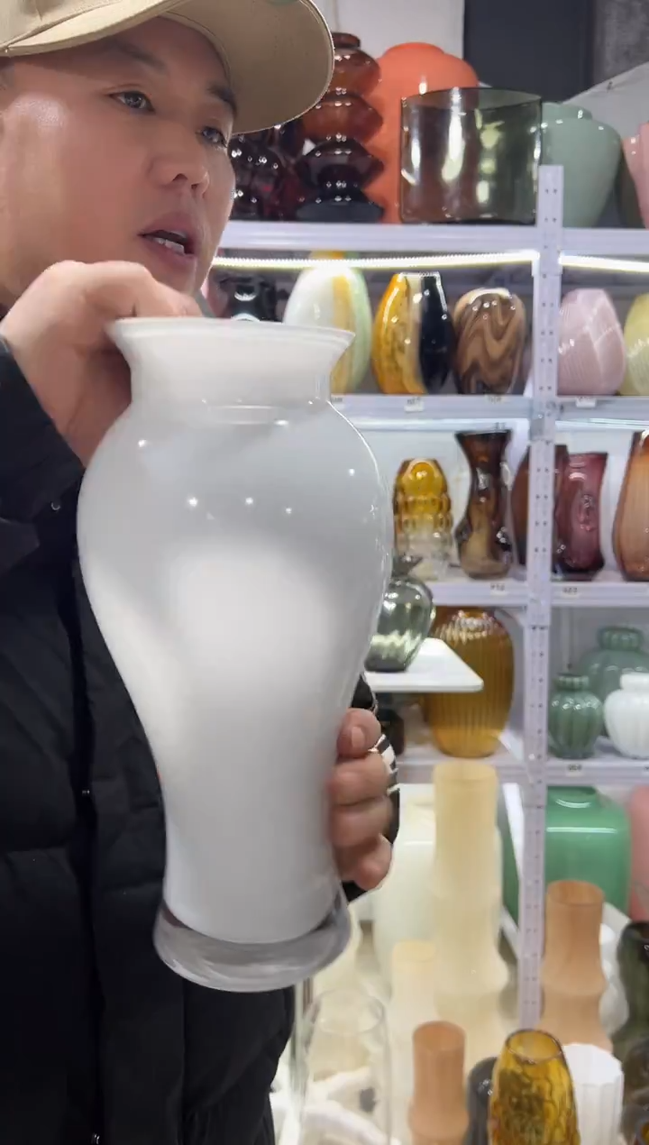 白色美人瓶微瑕介意勿拍