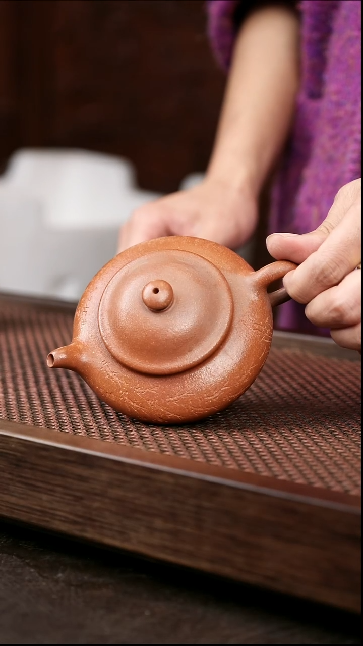 茶壶紫砂五彩泥刻绘虚扁{微瑕}