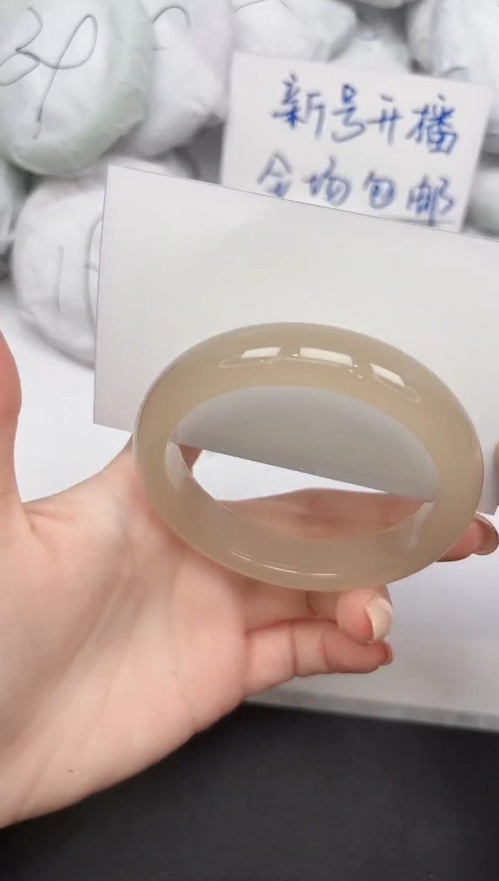 未镶嵌手镯石英质玉238/57.8