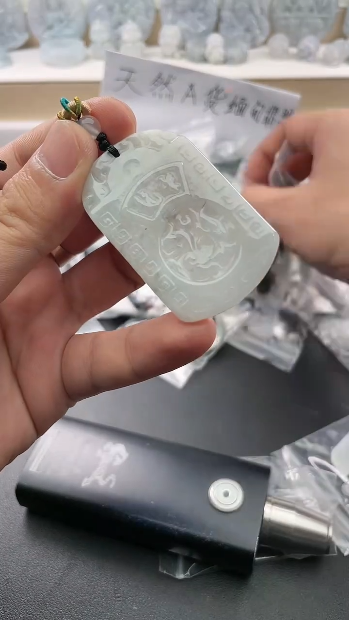 翡翠未镶嵌颈饰..../7/21/ 102