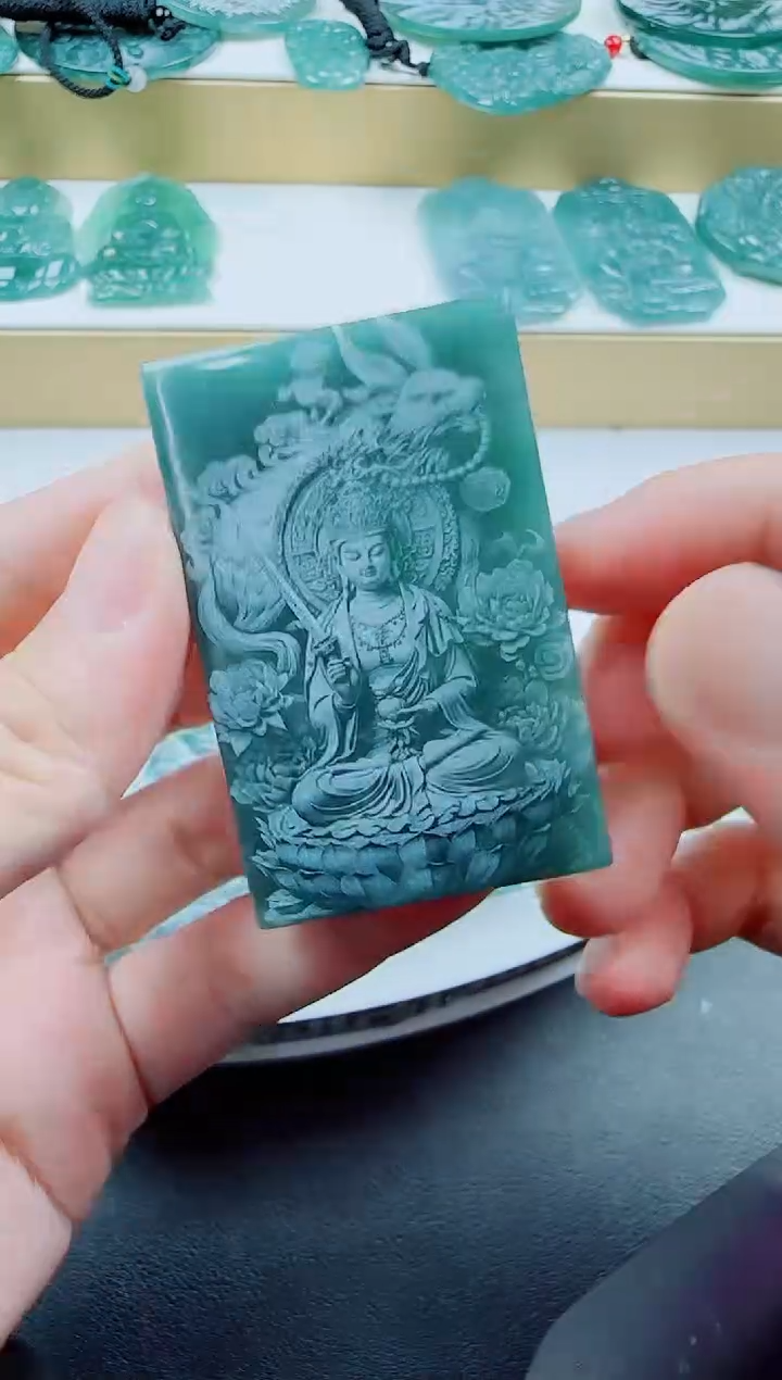 翡翠未镶嵌颈饰本命佛兔子