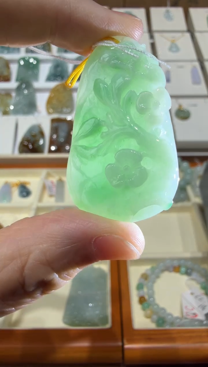 翡翠挂件未镶嵌A货翡翠多样性孤品