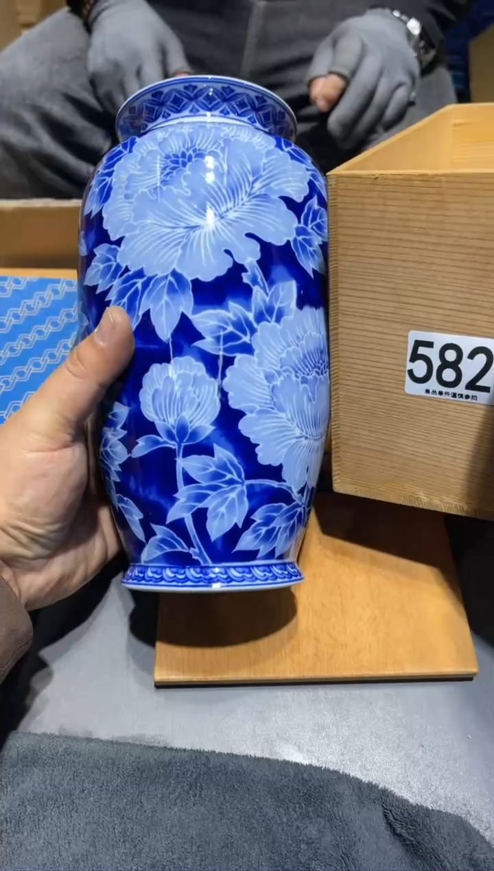 582 青花大花器   