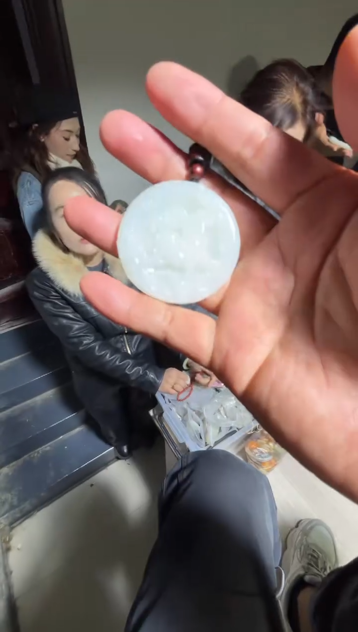 未镶嵌和田玉（糖玉）挂件和田玉