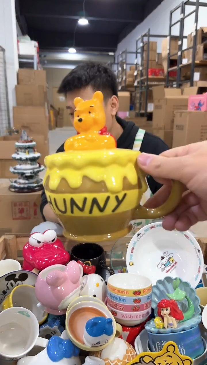 瓷片Q版维尼蜂蜜带盖杯