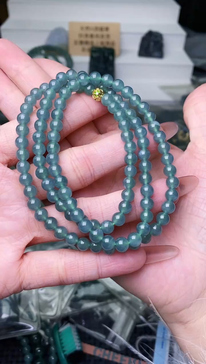 颈饰未镶嵌翡翠 