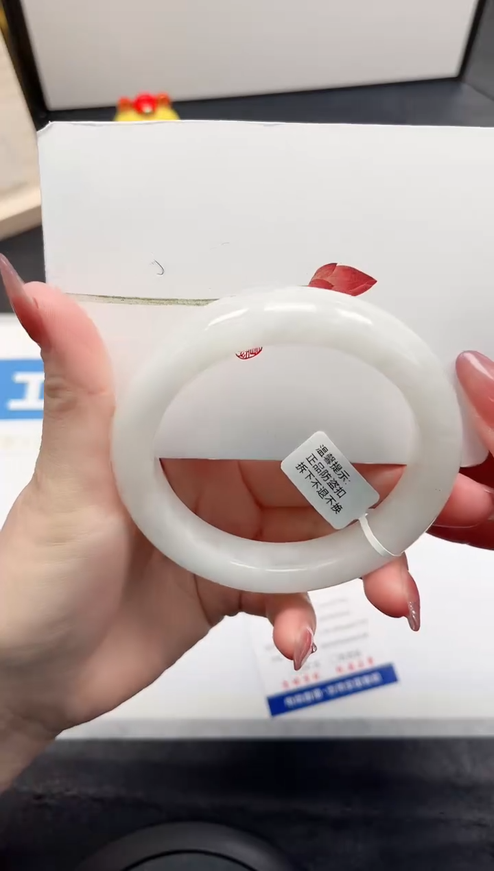 【闪购商品】和田玉手镯未镶嵌73-64