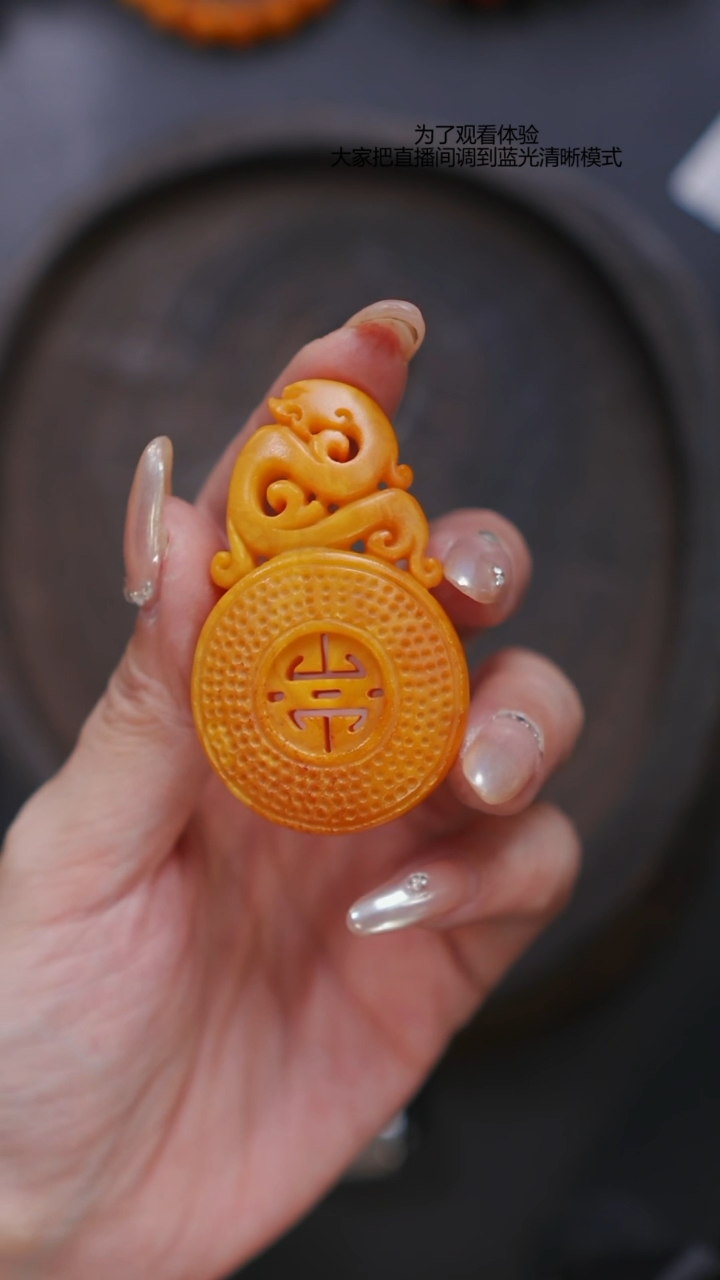 【闪购商品】琥珀裸石未镶嵌老蜡雕刻件（单品）DKJ292