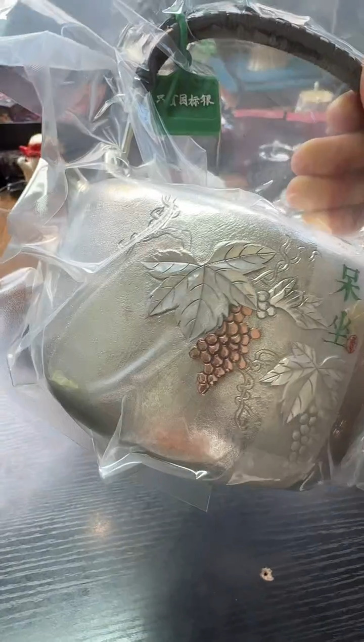 *2*7寸发标 手敲雪花纹錾刻嵌金松鼠葡萄煮水壶--------8号