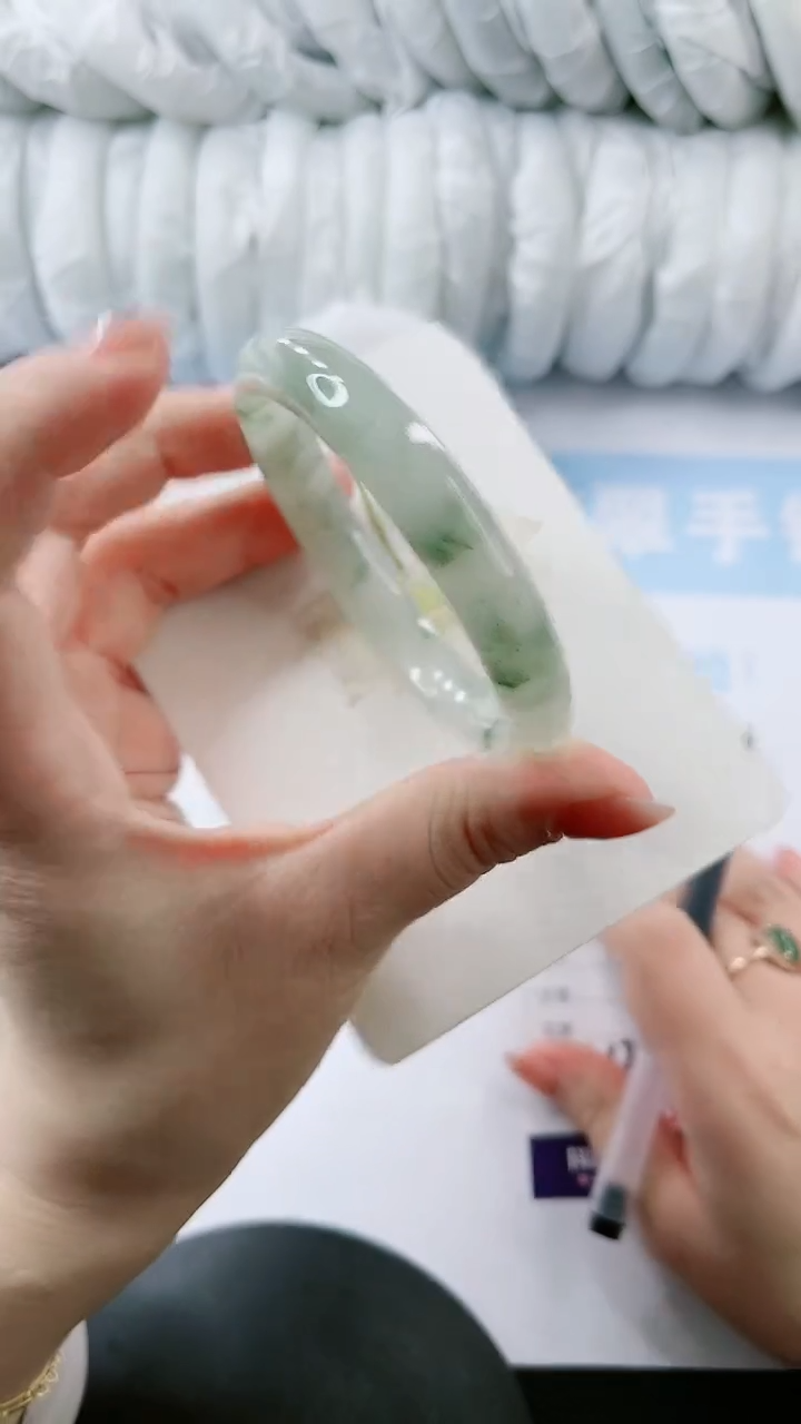 【闪购商品】石英质玉手镯未镶嵌多样性发货L125